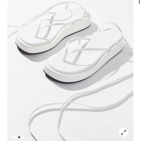 Urban Outfitters Jaida Platform Thong Sandal - Picture 5 of 11
